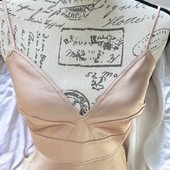 NWT-HOUSE OF HARLOW 1960 gorgeous backless midi in a silk touch fabric SZ MED - Picture 10 of 15